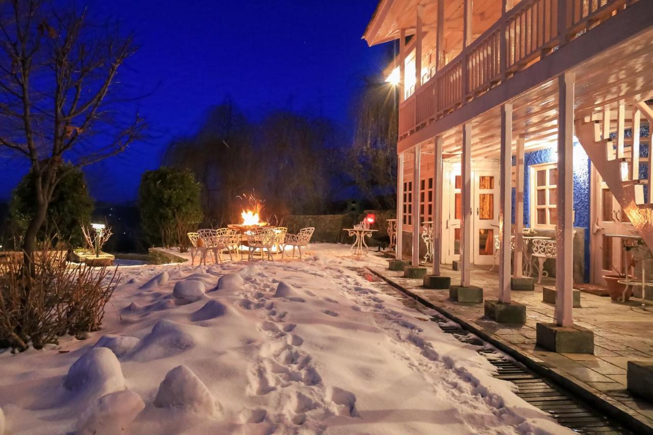 Stayvista At Violet Hill With Bonfire, Gazebo & Hill View Simlá Kültér fotó